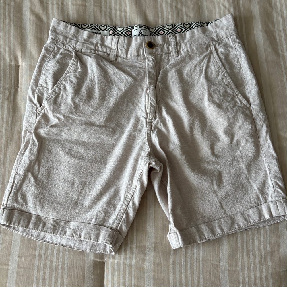 Cream colored, Linen blend Men’s shorts size Small
